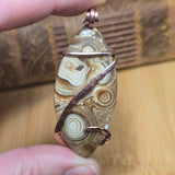 Rock Your World Schalenblende Pendant Banded Formation Hammered Copper