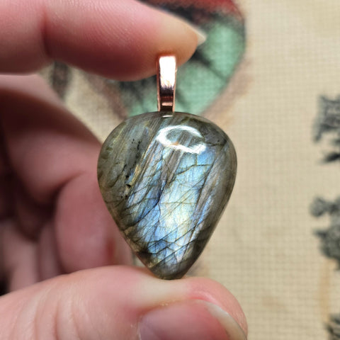 Labradorite Shield Pendant – Blue Fire & Rose Gold Flash