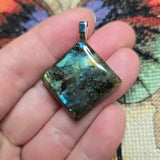 Labradorite Flash Pendant – Blue and Gold Diamond-Cut Stone
