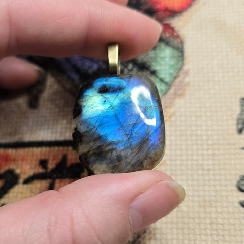 Blue Flash Labradorite Pillow Pendant – Soft Square Glow