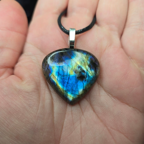 Flashy Labradorite Shield Pendant – Blue Rainbow Flash