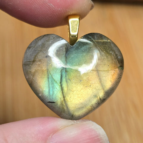 Labradorite Heart Pendant – Golden Peach Green Flash Gold Tone