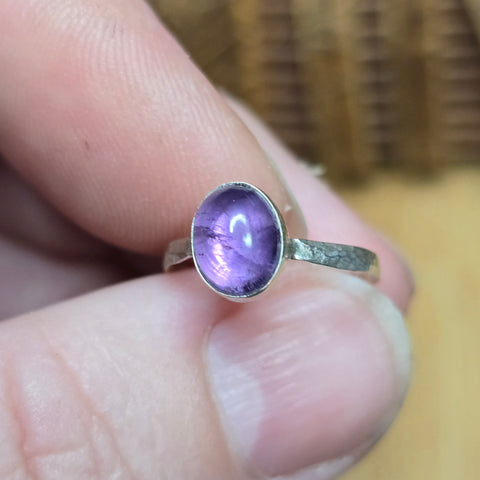 Soft Violet Amethyst Ring sz 5 – Hammered Sterling