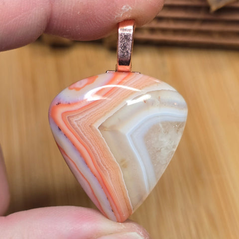 Banded Agate Pendant – Peach and White Fortification Pattern Rose Gold Tone
