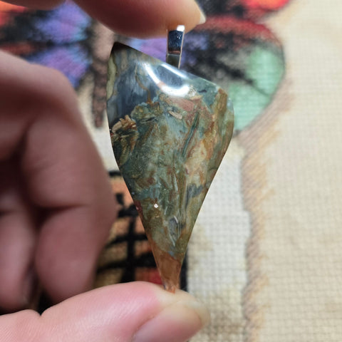 Gary Green Jasper Pendant – Sinter Mat from McDermitt Caldera