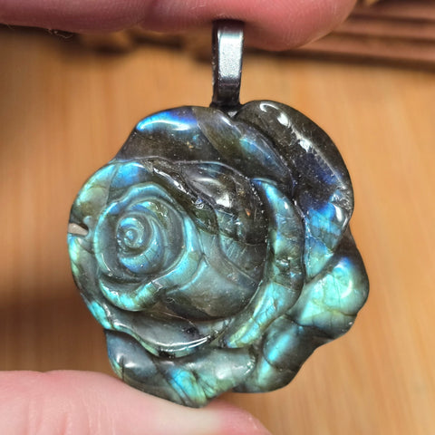Carved Rose Labradorite Pendant – Blue Green Fire Gunmetal Tone
